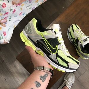 Men’s Nike Zoom Vomero 5 Life Lime size 9